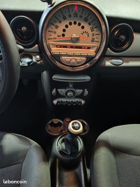 Mini MINI COOPER D 110CH (image 15)