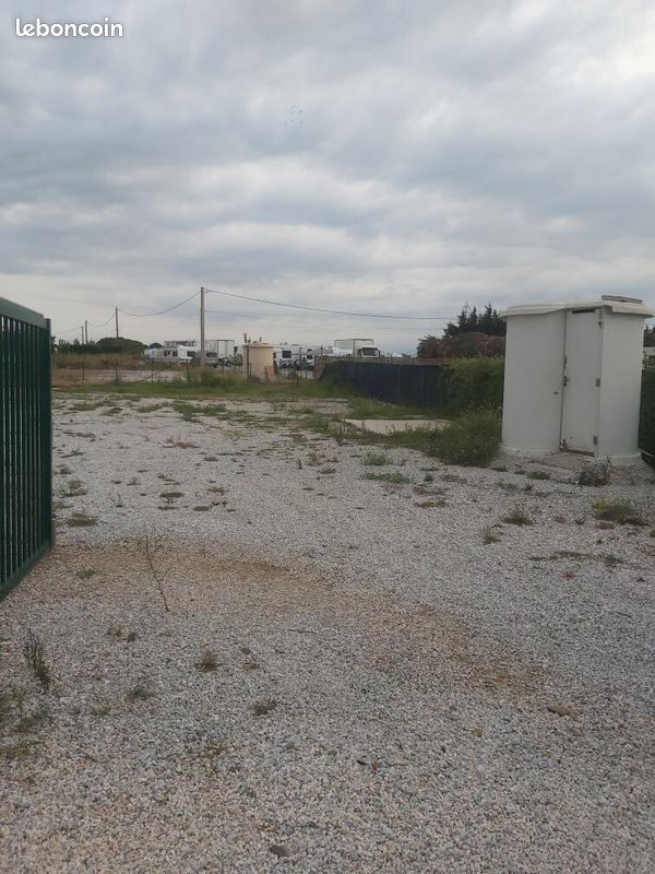 Terrain avec eau et électricité · à Saint-Hippolyte · 400 €/mois