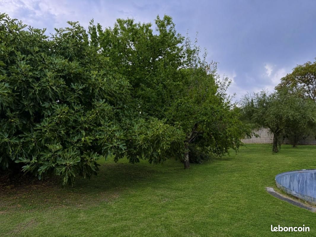 Terrain 700 m² · à Montaren-et-Saint-Médiers · 108 000 €