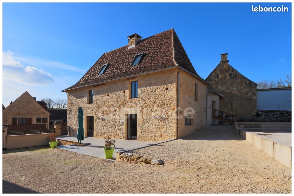 Maison 6 pièces 213 m² · à Saint-Martial-de-Nabirat · 213 m² · 435 000 €