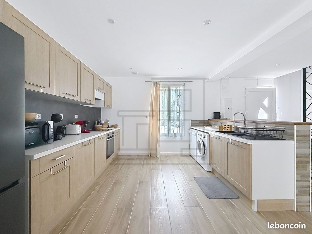 Maison 6 pièces 121 m² · à Ronquerolles · 121 m² · 450 000 €