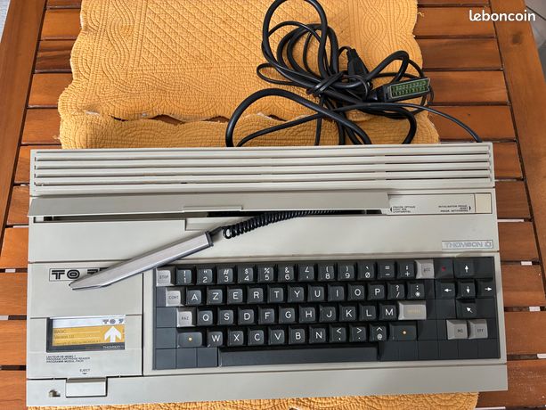 Thomson - ordinateur to7-70 touche mécaniques, cartouche ba à Rennes | Clasf informatique
