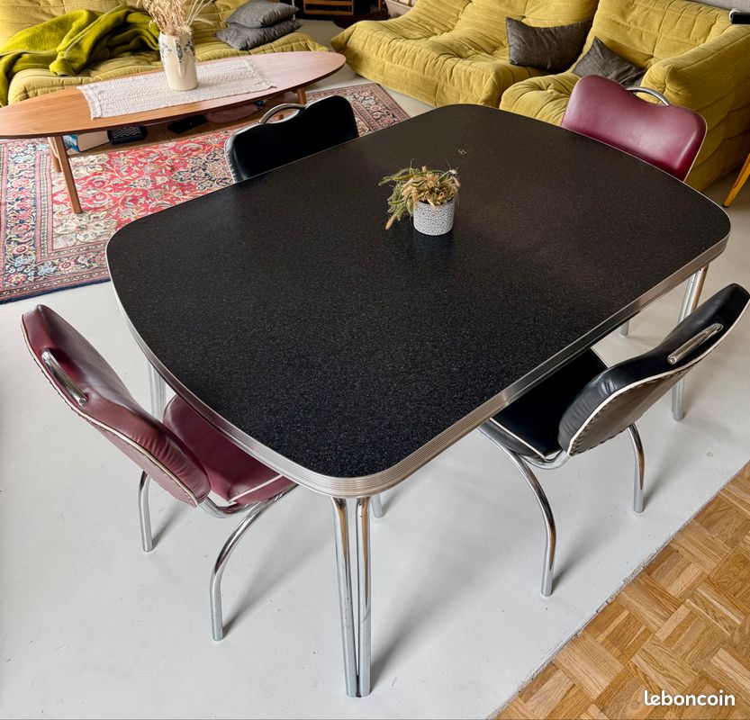 Table et chaises vintage (image 2)