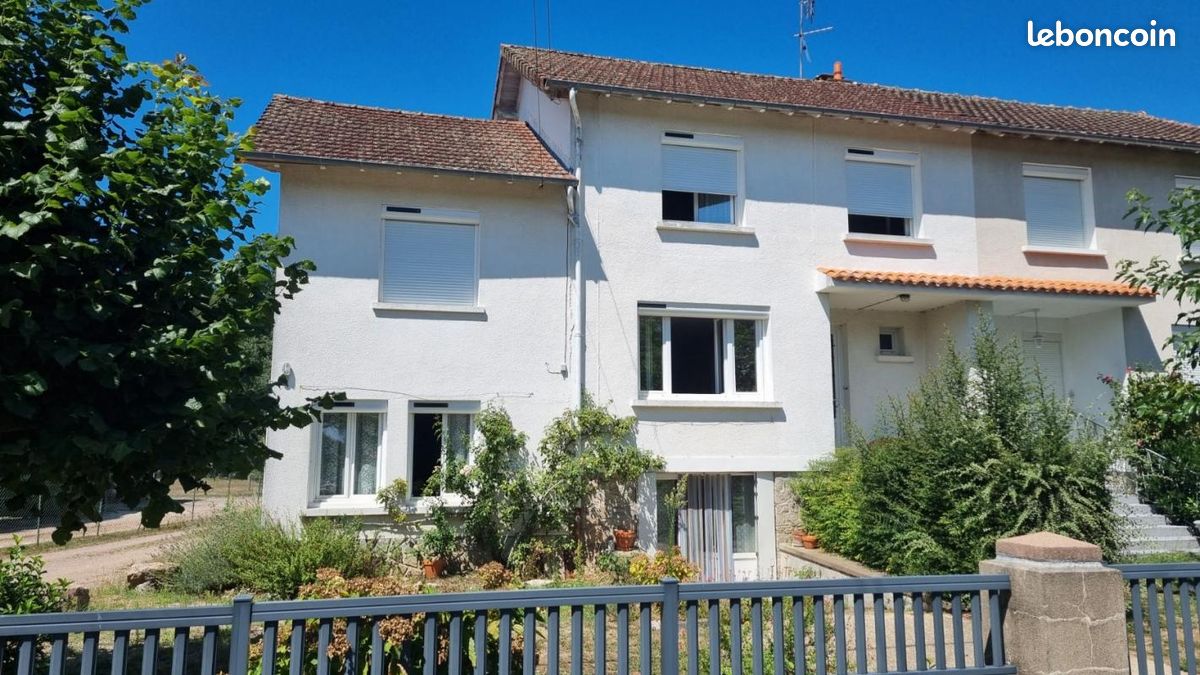 Maison 8 pièces 143 m² · à Piégut-Pluviers · 143 m² · 118 000 €