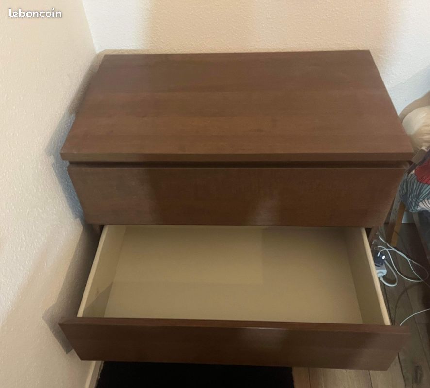 Commode (image 1)