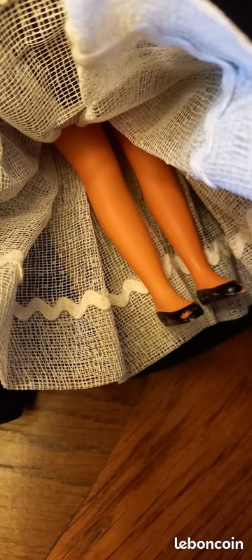 Poupée Llorens 40 cm - Carla avec une tenue française - Dolls And Dolls
