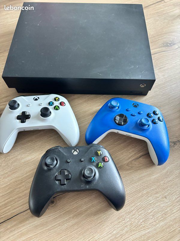 Xbox one X + jeux et manettes (image 1)
