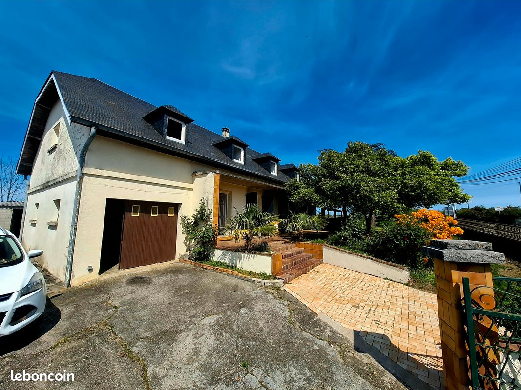 Maison 8 pièces 204 m² · à Tilhouse · 204 m² · 198 000 €