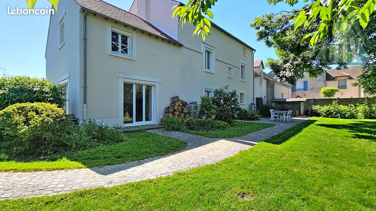 Maison 8 pièces 300 m² · à Liverdy-en-Brie · 300 m² · 790 000 €