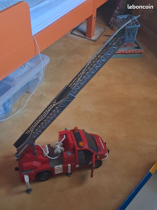 Camion échelle de pompiers (image 2)