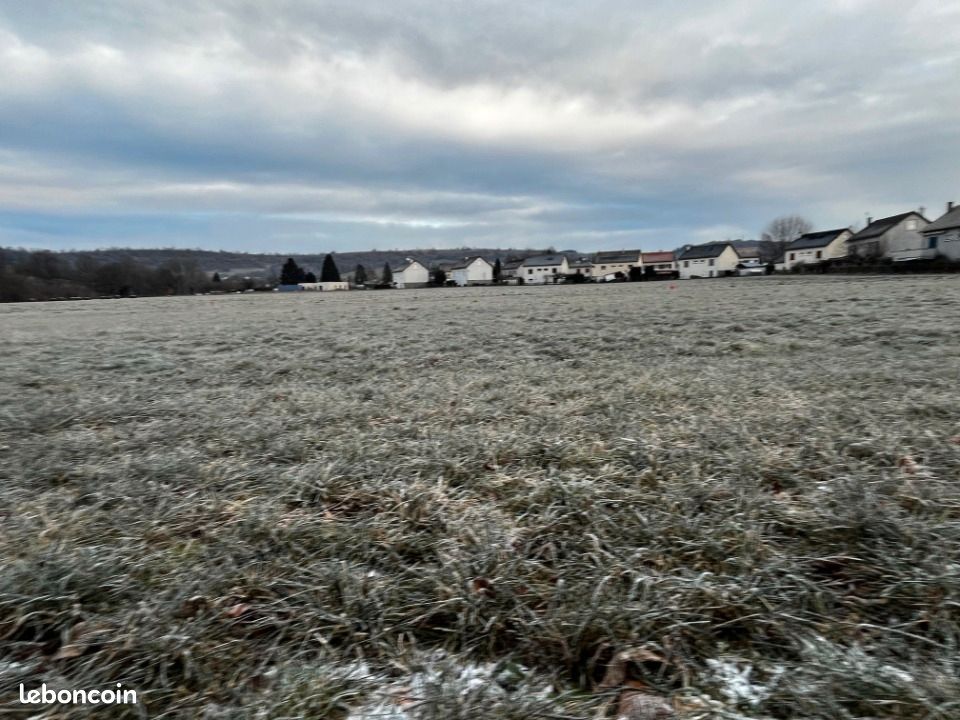 Terrain 569 m² Jussac · 25 329 €