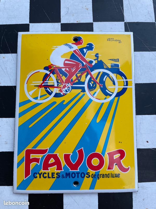 Plaque de Velo Cycles FAVOR à Clermont - Old Bike Head Badge - No