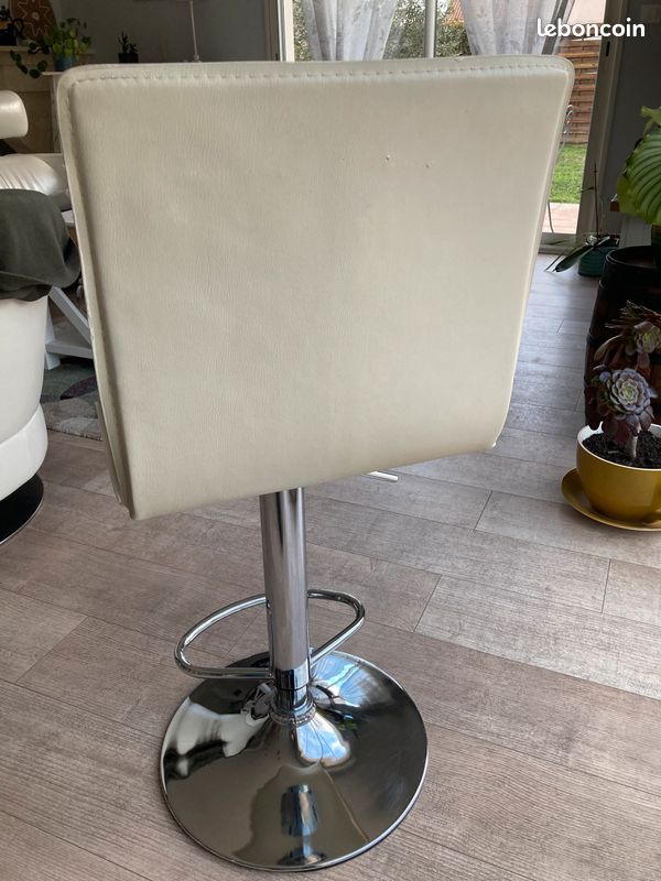 Chaise pivotante en cuir (image 4)