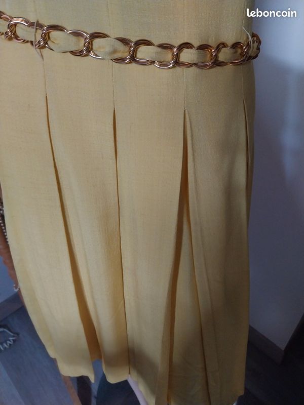 Dernière baisse de prix Vintage . Superbe robe jaune doublée, plis plats à partir de la taille (image 4)