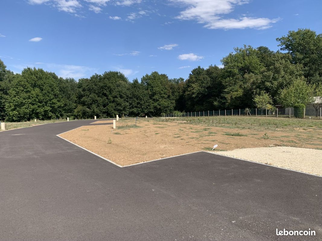 Terrain à bâtir de 426 m2 au prix de 29820 à SAINT-CESAIRE (17) · à Saint-Césaire · 29 820 €