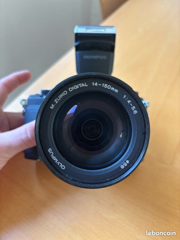 Très beau kit Olympus EM5 Mark II complet avec objectif et accessoires, en très bon état (image 7)