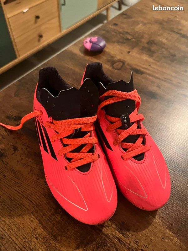 Chaussure foot adidas rose T31 Sport Plein air