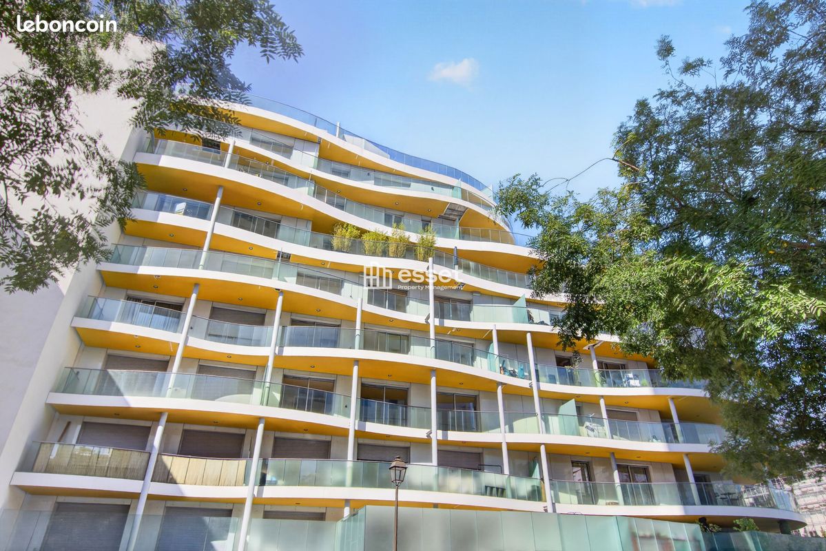 Appartement 5 pièces 104 m² · à Suresnes · 104 m² · 3 134 €/mois