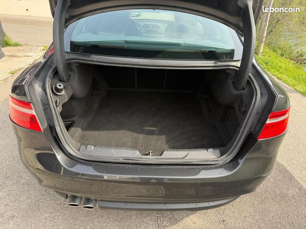 JAGUAR XE 2.0 D - 180 - BVA - AWD BERLINE R-Sport PHASE 1 (image 25)