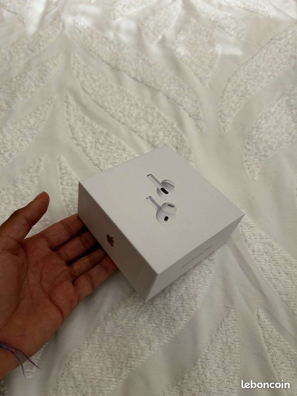 Air pods (image 4)