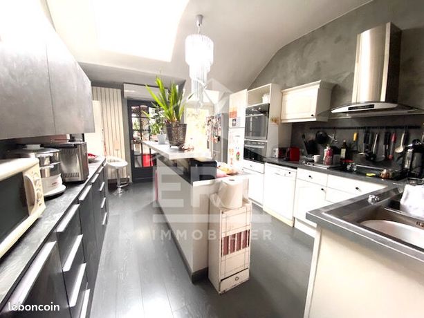 Maison 12 pièces 250 m²