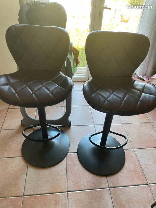Deux tabourets (image 2)