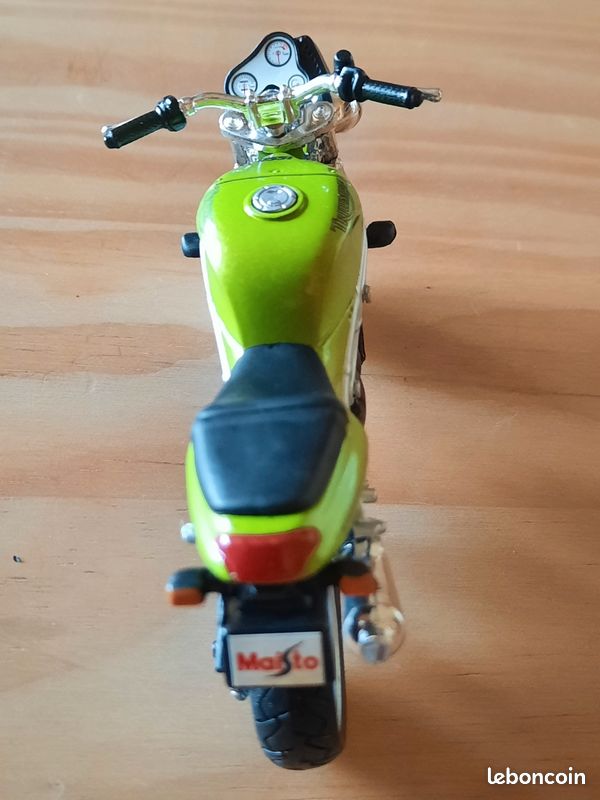 Collection exclusive de 2 motos triumph - 1/18 (image 9)
