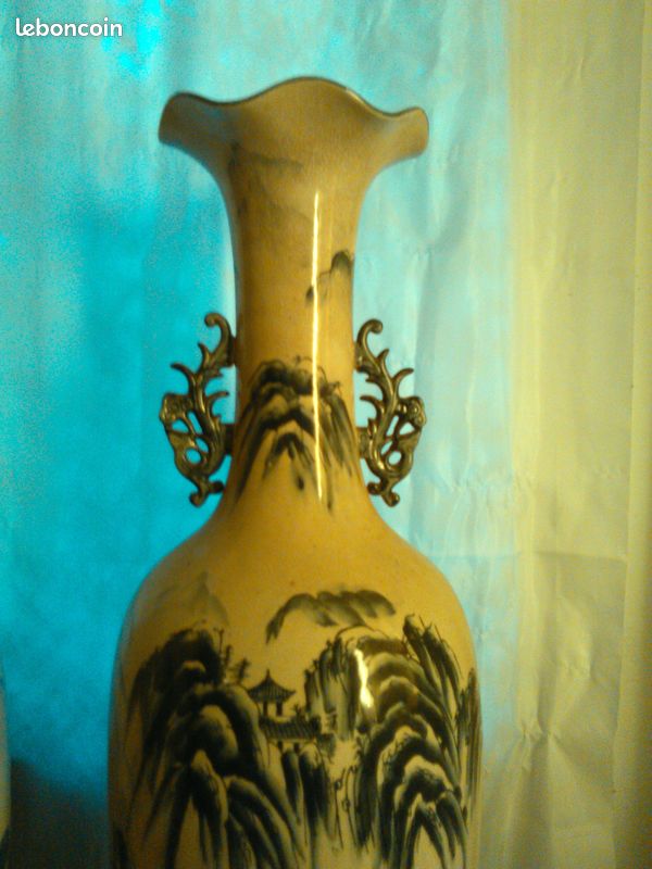 Paire de vases potiches asiatiques motifs bleu-gris sur porcelaine craquelée fond gris clair (image 15)