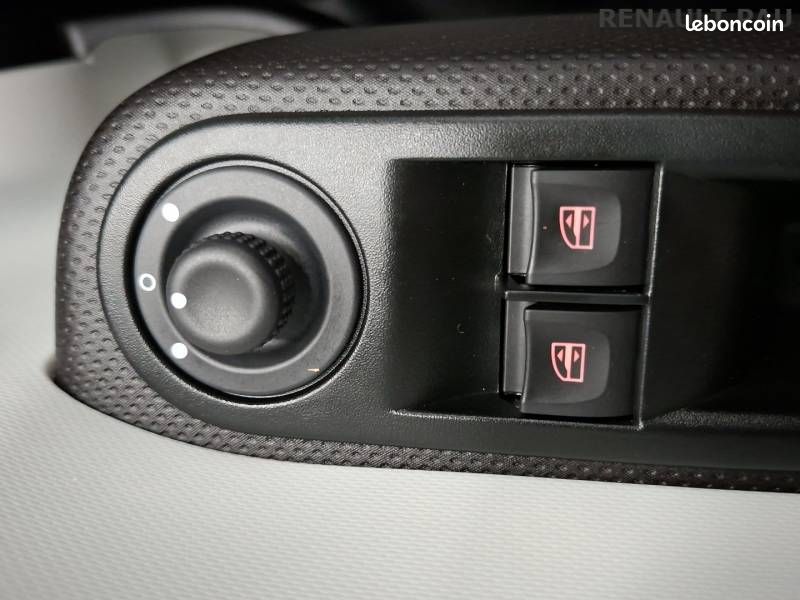 Renault Twingo III E-Tech Equilibre (image 16)