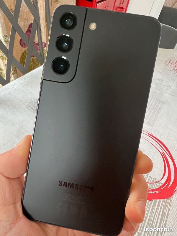 Samsung galaxy s22 (image 2)