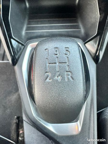 Peugeot 208 1.2 PURETECH 75CH S&S STYLE (image 20)