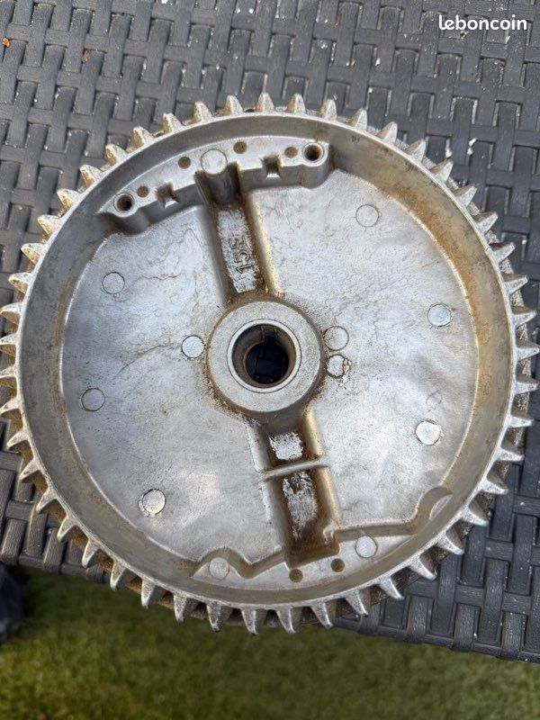 Volant magnétique de moteur Briggs et Stratton (image 1)