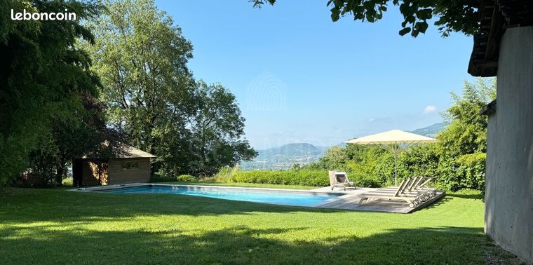 Maison 6 pièces 330 m²