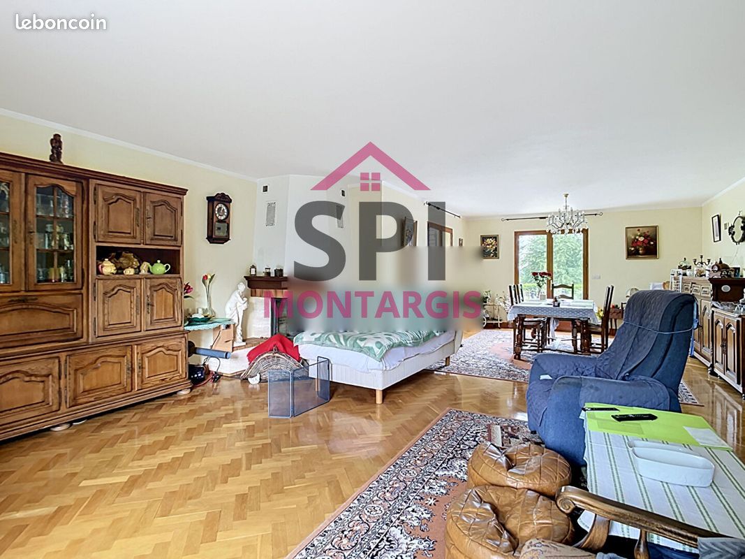 Maison 7 pièces 213 m² · à La Selle-en-Hermoy · 213 m² · 162 000 €