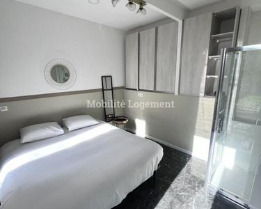 Maison 1 250 000 € - 251 m²