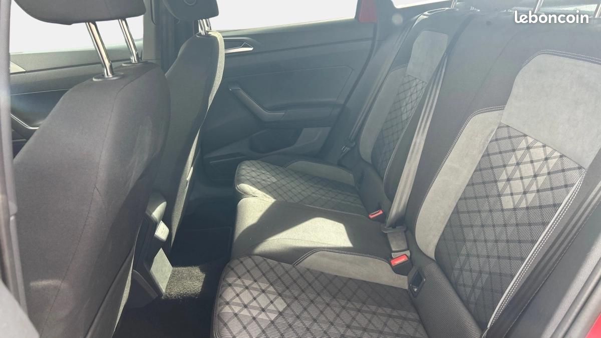 Volkswagen Taigo 1.0 TSI 110 DSG-7 R-Line / Digital Cockpit et caméra de recul (image 14)