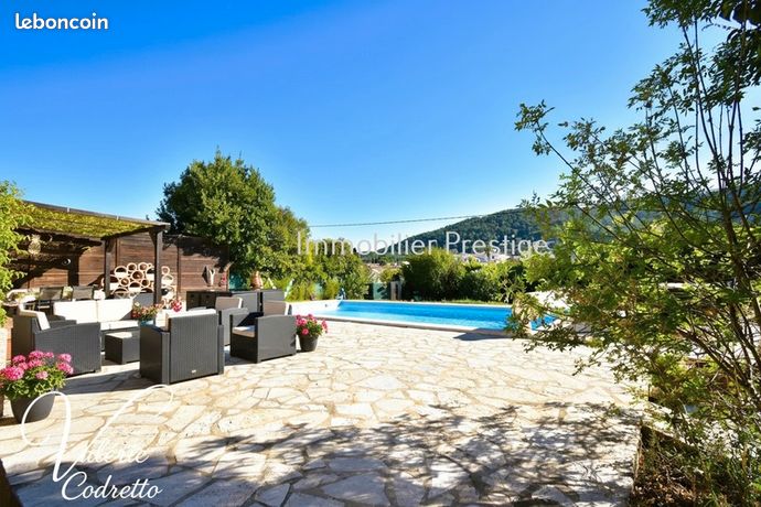 Villa 7 pièces 185 m²
