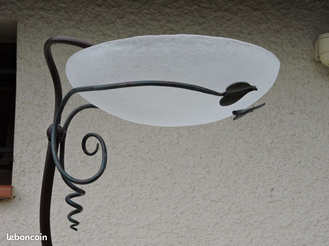 Lampe sur pied en fer forgé vasque en verre (image 2)