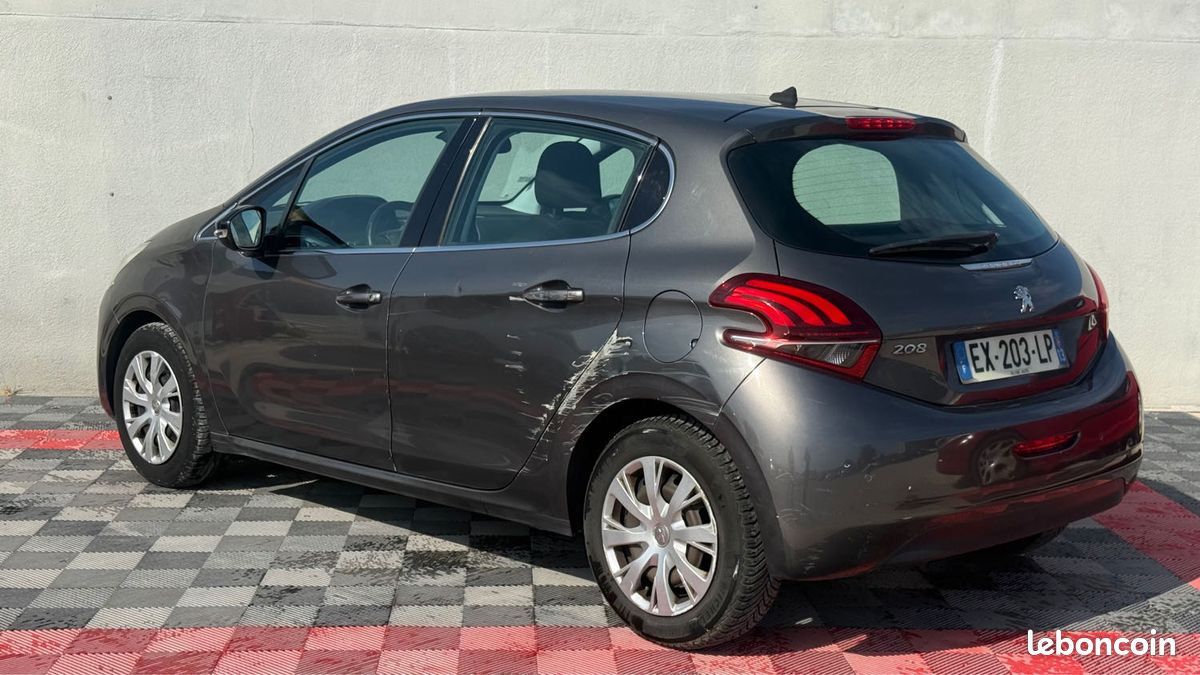 Peugeot 208 1.2 pure tech 82 allure 2018 (image 5)