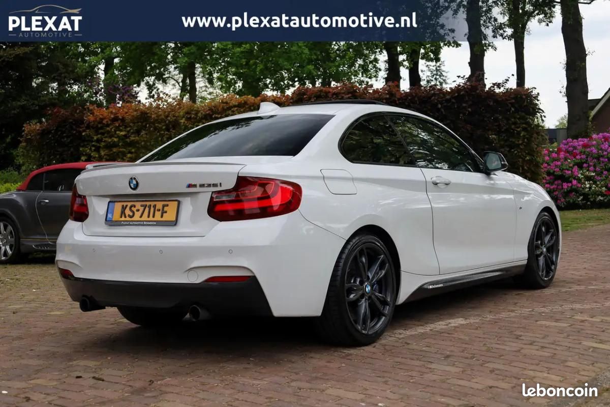 BMW M2 328 ch ARRIÈRE - BOITE MANUELLE M SPORT CAMÉRA D'AIDE AU STATIONNEMENT TOIT OUVRANT VOLANT... (image 2)