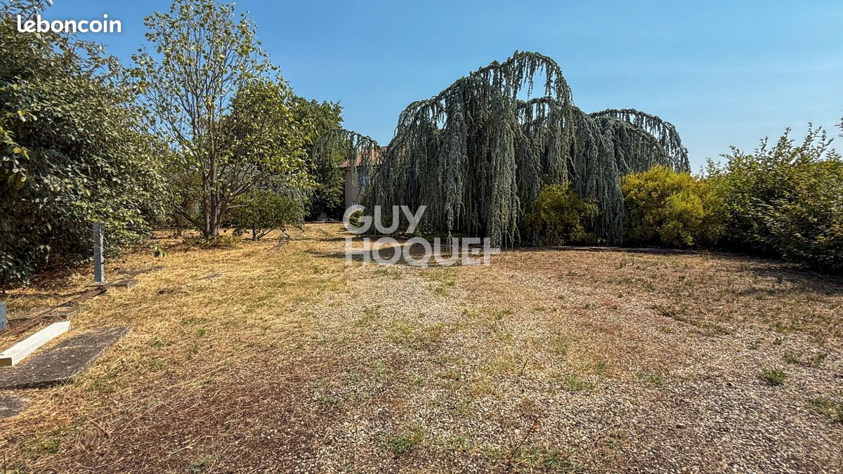 Terrain 500 m² · à Roussillon · 500 m² · 100 000 €