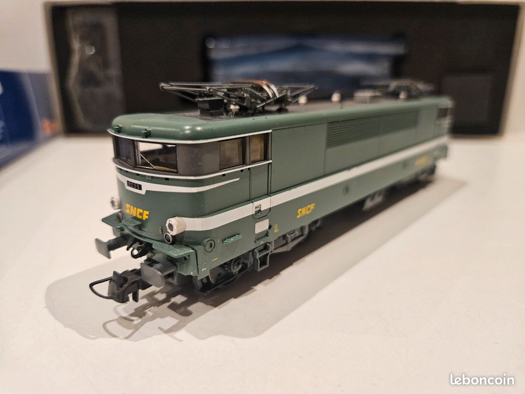 MODELE UNIQUE Base Roco BB 9258 SNCF Traverses Renforcées