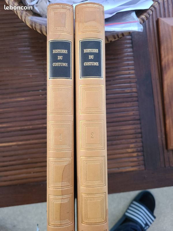 Livre histoire du costume (image 1)