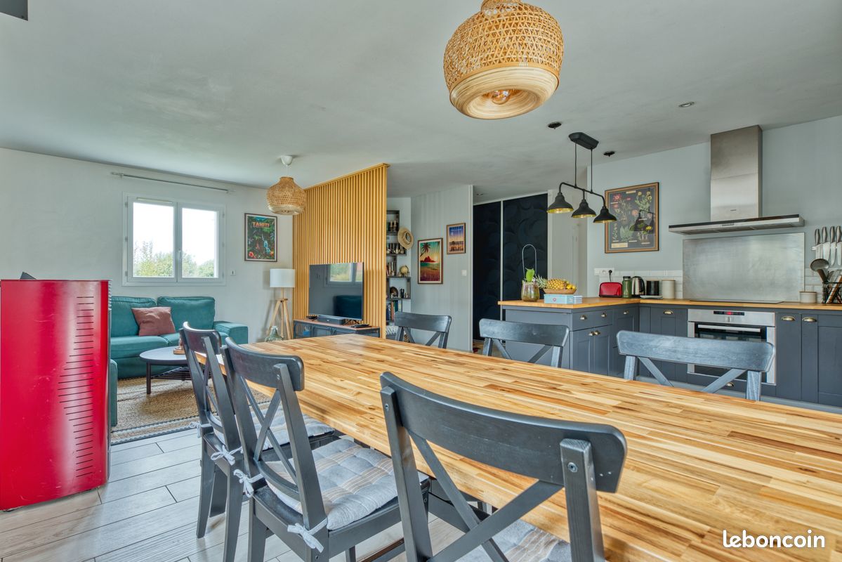 Saint Caprais de Bordeaux Maison familiale récente avec 4 chambres et jardin