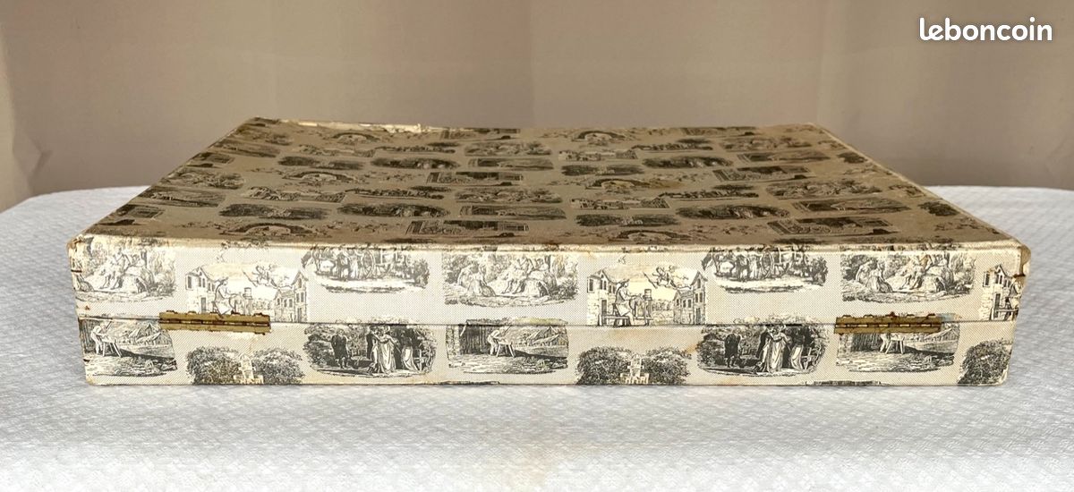 Objets du XIXe siècle et avant ménagère en métal argenté