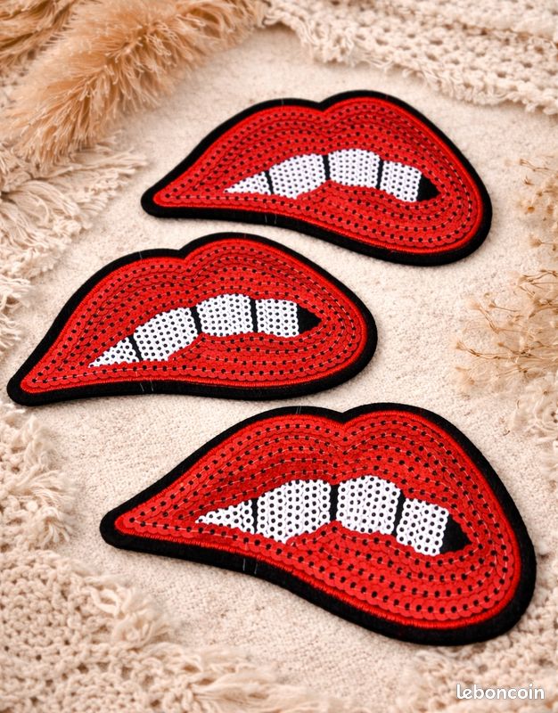 Écusson patch brodé thermocollant, BOUCHE DENTS LÈVRES ROUGE ** 8 x 5