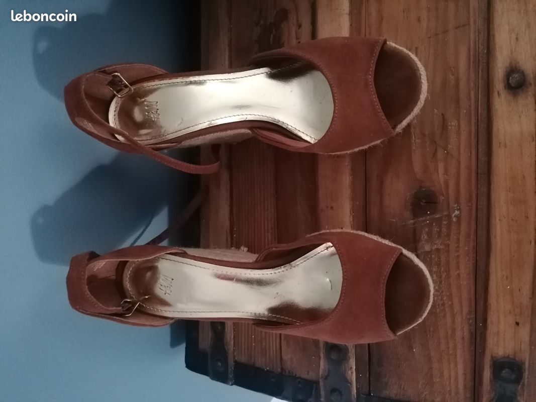 Sandales Compensées Taille 7 (UK) Pour Femme - Neuf Dans Leur Boîte D'origine