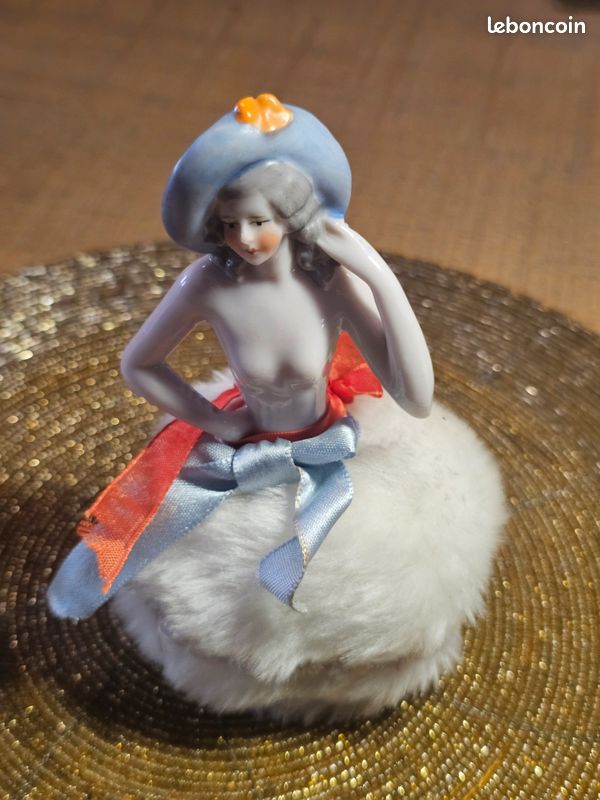 Demi figurine Porcelaine Vers 1900 Boîte