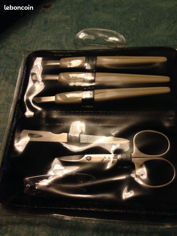 Set de manucure dans son emballage jamais ouvert (image 1)