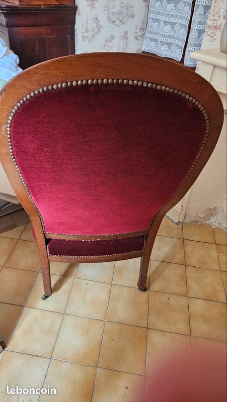 Paire De Fauteuils Voltaire En Noyer Et Velours Bordeaux - Parfait état